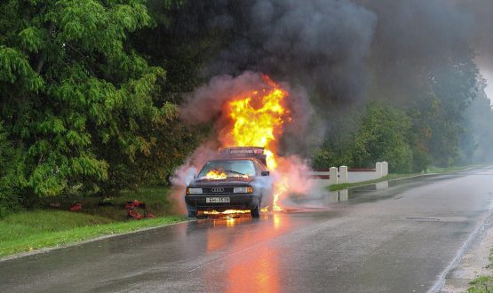 Voiture en flammes