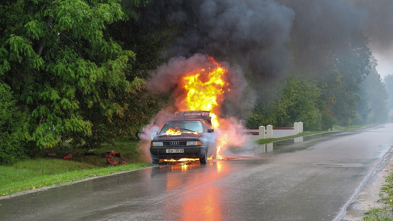 Voiture en flammes